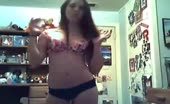 Teen Web Cam Shows it all
